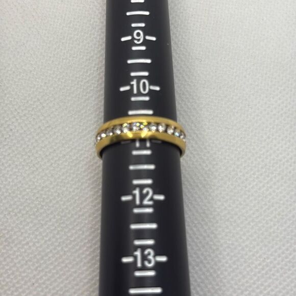 NWOT Size 11 Titanium steel with zircon eternity band - Picture 4 of 4